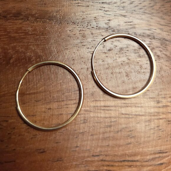 Mejuri between hoops - Picture 3 of 3